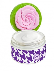 Skin smoothing reinvented. This unspeakably lush cream is a sumptuous body-smoother that simultaneously soothes the skin - in the city that never sleeps. It is so rich in perfume that it will leave subtle traces on your lingerie and bed linen. Top notes: narcissus, ylang ylang, black pepperMiddle notes: gardenia, jasmine, citrus-like linden, orrisBottom: vetiver, musk, white oak, treemoss6.8 oz.