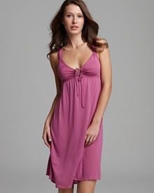 Truly feel like a lady in this pretty and graceful chemise. Truly feel like a lady in this pretty and graceful chemise.