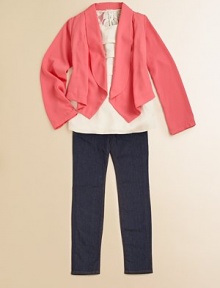A slouchy silhouette, open front and shawl lapels add a trendy touch to this airy, girly staple.Shawl lapelsLong sleevesOpen frontAsymmetrical hemPolyesterMachine washMade in the USA of imported fabric A slouchy silhouette, open front and shawl lapels add a trendy touch to this airy, girly staple.Shawl lapelsLong sleevesOpen frontAsymmetrical hemPolyesterMachine washMade in the USA of imported fabric