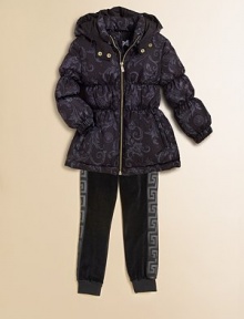 A toasty puffer with detachable hood, stand collar and slash pockets, adorned with Medusa logo and floral print.Detachable hoodStand collarLong sleeves with elasticized cuffsFull-zip frontSide slash pocketsElastic waistFully linedPolyamideMachine washMade in Italy A toasty puffer with detachable hood, stand collar and slash pockets, adorned with Medusa logo and floral print.Detachable hoodStand collarLong sleeves with elasticized cuffsFull-zip frontSide slash pocketsElastic waistFully linedPolyamideMachine washMade in Italy