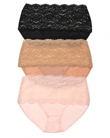 A high rise panty in signature lace, a vintage look from Hanky Panky. Looks great with high rise pants or jeans.