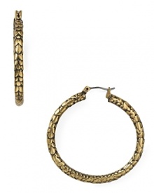 On-trend in textured metal. Slip on this pair of MARC BY MARC JACOBS hoop earrings to tip the style scales.