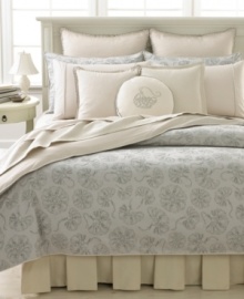 Add this fitted sheet from Barbara Barry to your Sachet bed, featuring a luxurious lace jacquard for a playfully elegant appeal. Add this fitted sheet from Barbara Barry to your Sachet bed, featuring a luxurious lace jacquard for a playfully elegant appeal.