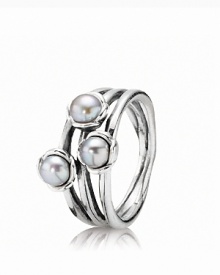 Lustrous freshwater pearls add an architectural bent to this sterling silver PANDORA ring.