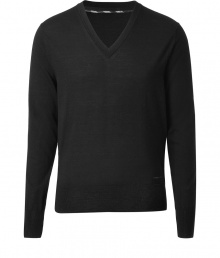 A versatile staple sweater destined to be your wear-everywhere go-to, Burberry Londons wool pullover counts as a new season must - V-neckline, long sleeves, fine ribbed trim - Slim fit - Channel preppy style and wear with a button-down, jeans and Chelsea boots