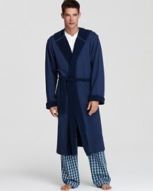 Smooth the transition from sleep to morning with this ultra-comfortable robe from BOSS Black, hooded and with a tie-around belt for versatility. Smooth the transition from sleep to morning with this ultra-comfortable robe from BOSS Black, hooded and with a tie-around belt for versatility.