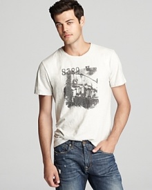 The abstract graphic on the front of this tee lends intrigue to your attire when you're shooting for a simplified, pared down look. The abstract graphic on the front of this tee lends intrigue to your attire when you're shooting for a simplified, pared down look.