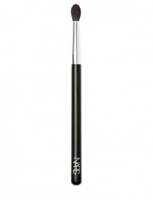 Perfect for applying and blending eye shadow, this large dome brush is an indispensable tool. Perfect for applying and blending eye shadow, this large dome brush is an indispensable tool.