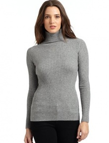 THE LOOKRibbed allover knitTurtleneckLong sleevesFitted shapeTHE FITAbout 23 from shoulder to hemTHE MATERIALCashmereCARE & ORIGINHand wash or dry cleanImportedModel shown is 5'8 (173cm) wearing US size Small. 