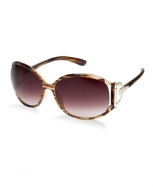 Steve Madden is all about embracing fashion and looking toward the future. His sunglass styles prove it with a funky focus and individual expression. Steve Madden is all about embracing fashion and looking toward the future. His sunglass styles prove it with a funky focus and individual expression.