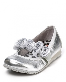 Princess perfection meets tomboy construction in these metallic KORS Michael Kors ballet flats featuring satin rosettes and a skid resistant TPR sole. Princess perfection meets tomboy construction in these metallic KORS Michael Kors ballet flats featuring satin rosettes and a skid resistant TPR sole.