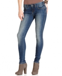 In a classic medium wash, these Free People skinny jeans are perfect as your go-to denim staple! In a classic medium wash, these Free People skinny jeans are perfect as your go-to denim staple!