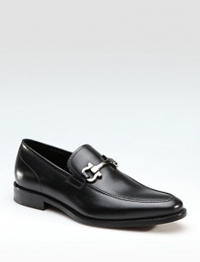 Genuine Italian style in matte leather with silver gancini bit and a comfortable rubber sole. Leather lining Padded insole Rubber sole Made in Italy Genuine Italian style in matte leather with silver gancini bit and a comfortable rubber sole. Leather lining Padded insole Rubber sole Made in Italy
