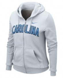 Spread the spirit and cheer on your favorite team with this NCAA North Carolina Tar Heels hoodie from Nike. Spread the spirit and cheer on your favorite team with this NCAA North Carolina Tar Heels hoodie from Nike.