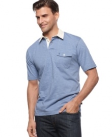 Crafted in soft slub cotton, this polo shirt from Izod is just right for the weekend.