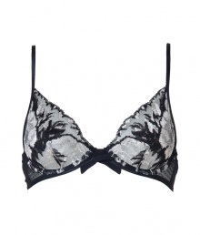 Delicate yet sultry, this lace-laden La Perla bra will add a sexy kick to any look - Underwire, soft lace cups, scalloped trim, adjustable straps, back hook and eye closures - Perfect under evening ensembles or pared with matching panties for stylish lounging