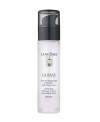 This amazing oil-free makeup base creates a smooth, radiant and long-lasting canvas for a more perfected makeup look. Exclusive Lancôme Elasto-Smooth(tm) technology refines skin's texture and diffuses light to visibly reduce imperfections with a satin-soft finish. Makeup glides on seamlessly. Color stays more true and vibrant for a radiant, air-brushed look all day.
