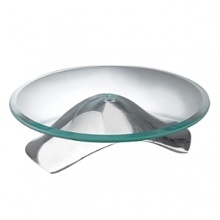 This cake server is designed to complement the artistry of any cake or tart it supports. Made with a glass platform and curved support of lustrous Nambé alloy. Nambé Alloy combines eight different metals and polishes to a silver-like luster. Designed by Todd Myers, it is part of our contemporary Morphik collection of serving/entertaining accessories that feature the curving forms nature favors. This cake server is designed to complement the artistry of any cake or tart it supports. Made with a glass platform and curved support of lustrous Nambé alloy. Nambé Alloy combines eight different metals and polishes to a silver-like luster. Designed by Todd Myers, it is part of our contemporary Morphik collection of serving/entertaining accessories that feature the curving forms nature favors.