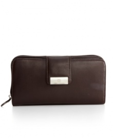 Totally chic and utterly practical, this super-functional glove-leather clutch from Giani Bernini offers a stylish solution for financial organization. Totally chic and utterly practical, this super-functional glove-leather clutch from Giani Bernini offers a stylish solution for financial organization.