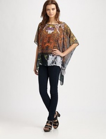 Slightly faded, paisley-printed top in a semi-sheer silhouette with three-quarter kimono sleeves and an asymmetrical hem that hits below the hips. BoatneckThree-quarter kimono sleevesAsymmetrical hem hits below the hipsPolyesterDry cleanMade in USA of imported fabricModel shown is 5'10 (177cm) wearing US size Small.