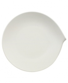 Reshape modern tables with these Flow dinner plates from Villeroy & Boch. A fluid, asymmetrical design in white fine china offers unconventional elegance for every meal and occasion. Reshape modern tables with these Flow dinner plates from Villeroy & Boch. A fluid, asymmetrical design in white fine china offers unconventional elegance for every meal and occasion.