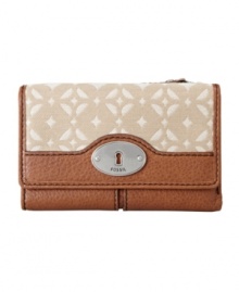 A pretty print details this easy-going Fossil wallet for a style you'll love to see day after day. Silvertone hardware, a signature front plaque and an exterior zip pocket keep this style both fashionable and functional.