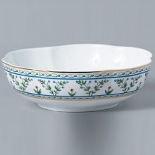 Indulge yourself in color, charm and elegance. A perfect balance of florals and delicate design between borders of gold. Indulge yourself in color, charm and elegance. A perfect balance of florals and delicate design between borders of gold.