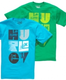 Your casual style will really take shape in this screen-print graphic T shirt from Hurley.