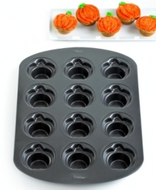 Welcome to the pumpkin batch! Creating pumpkin-shaped crowns on the top of each cupcake, this durable and festive pan celebrates & spooks in style. 10-year warranty. Welcome to the pumpkin batch! Creating pumpkin-shaped crowns on the top of each cupcake, this durable and festive pan celebrates & spooks in style. 10-year warranty.