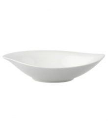 Fresh modern. Sheer white china in leaf form inspires naturally harmonious dining. A soft fluidity and radiant glaze give this salad bowl quiet elegance and lasting appeal. From Villeroy & Boch's collection of serveware and serving dishes. Fresh modern. Sheer white china in leaf form inspires naturally harmonious dining. A soft fluidity and radiant glaze give this salad bowl quiet elegance and lasting appeal. From Villeroy & Boch's collection of serveware and serving dishes.