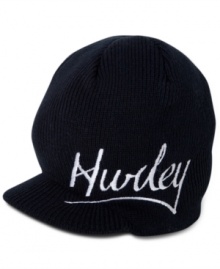 Take on those slopes in sleek style with this visor beanie by Hurley. Take on those slopes in sleek style with this visor beanie by Hurley.