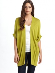 THE LOOKOpen front style Batwing sleevesTHE FITAbout 30½ from shoulder to hemTHE MATERIALSilkCARE & ORIGINDry clean Imported THE LOOKOpen front style Batwing sleevesTHE FITAbout 30½ from shoulder to hemTHE MATERIALSilkCARE & ORIGINDry clean Imported