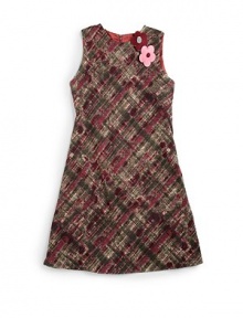 THE LOOKSleevelessFlower appliqués at frontConcealed back zip with hook-and-eye closureA-line silhouetteTHE MATERIALPolyesterFully linedCARE & ORIGINDry cleanImported