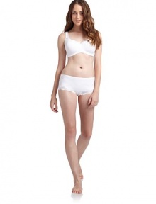 THE LOOKAdjustable shoulder straps with scallop trimContour padded cups with underwire and boningFloral lace trim along the edgesU-backElastic hemAdjustable back hook-and-eye closureTHE MATERIALPolyamide/polyester/cotton/elastane/rayonFully linedCARE & ORIGINHand washImported THE LOOKAdjustable shoulder straps with scallop trimContour padded cups with underwire and boningFloral lace trim along the edgesU-backElastic hemAdjustable back hook-and-eye closureTHE MATERIALPolyamide/polyester/cotton/elastane/rayonFully linedCARE & ORIGINHand washImported