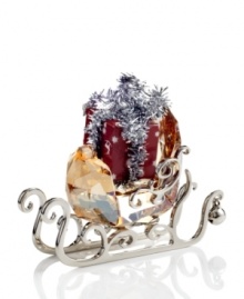 Full of vintage charm, this beautifully crafted sleigh sparkles in Golden Shadow crystal on a wonderful filigree silver-tone metal base. The little gift wrapped in red paper and silver ribbon adds an extra touch of Christmas spirit. Combine it with the Winter Tree and Winter Reindeer to create a lovely festive scene.