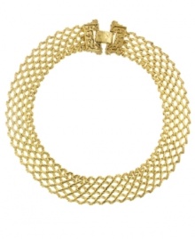 A style worth noting. 2028's statement-making collar necklace features an intricate mesh design crafted from gold tone mixed metal. Approximate length: 17 inches.