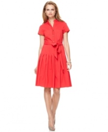 Crisp tailoring in lightweight stretch fabric lends a flattering fit to this breezy Jones New York dress. Crisp tailoring in lightweight stretch fabric lends a flattering fit to this breezy Jones New York dress.