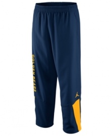 Represent your favorite NCAA team every time you step on the court with these comfortable California Golden Bears basketball pants featuring Dri-Fit technology from Nike. Represent your favorite NCAA team every time you step on the court with these comfortable California Golden Bears basketball pants featuring Dri-Fit technology from Nike.