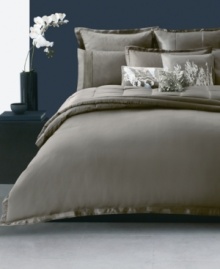 Indulge in elegance. This Donna Karan Modern Classics Truffle duvet cover pairs cotton and silk textures over a muted landscape for a clean, sophisticated finish. Button closure.