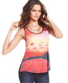 A graphic sunset print makes a splash across this Kensie tank -- perfect for relaxed summer style!