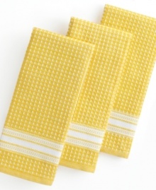 Throw in this towel & simplify the way your kitchen works. Made from a 100% cotton waffle weave, this stylish set adds a dash of color and a dose of versatility. Highly absorbent and durable, each towel is on the ready to tackle spills, messes and whatever comes the way of your busy kitchen!