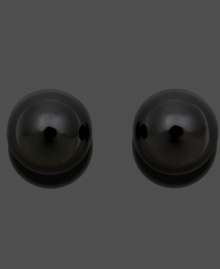 A bold pop of color. Round onyx ball studs (8 mm) in 14k gold create a standout look. A bold pop of color. Round onyx ball studs (8 mm) in 14k gold create a standout look.
