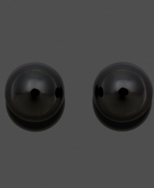 A bold pop of color. Round onyx ball studs (8 mm) in 14k gold create a standout look.