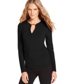 An alluring keyhole neckline adds a new twist to a classic long-sleeved petite tee from MICHAEL Michael Kors. Its simple style means you can wear it with anything for easy, effortless chic.