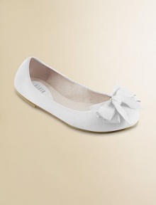 Elegantly simple flats in velvety sheepskin leather with a big soft bow in front.Leather upperLeather footbed and liningPadded insoleLeather and rubber soleImported Elegantly simple flats in velvety sheepskin leather with a big soft bow in front.Leather upperLeather footbed and liningPadded insoleLeather and rubber soleImported