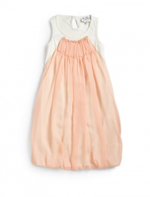 THE LOOKScoop neckFront chiffon ruffle detailSleevelessPullover styleFront bubble hemTHE MATERIALPolyesterSecond fabric: polyesterFully linedCARE & ORIGINDry cleanImported THE LOOKScoop neckFront chiffon ruffle detailSleevelessPullover styleFront bubble hemTHE MATERIALPolyesterSecond fabric: polyesterFully linedCARE & ORIGINDry cleanImported
