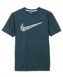 Kick back in casual with this graphic t-shirt from Nike. Kick back in casual with this graphic t-shirt from Nike.