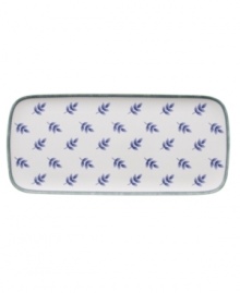 A green edge and blue leaf print in dishwasher-safe porcelain make the Switch 3 sandwich platter a perfect complement to the mix-and-match Villeroy & Boch collection. A green edge and blue leaf print in dishwasher-safe porcelain make the Switch 3 sandwich platter a perfect complement to the mix-and-match Villeroy & Boch collection.