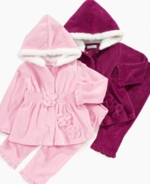 Who's that baby? Your adorable little girl will love the coziness of this First Impressions tunic and leggings set while you'll love its sweet style. Who's that baby? Your adorable little girl will love the coziness of this First Impressions tunic and leggings set while you'll love its sweet style.
