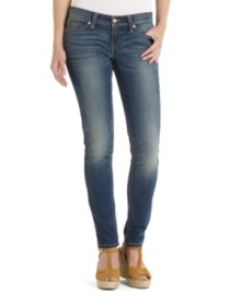 Master chill style in these five-pockets jeans from Levi's that pairs skinny leg design with a dirty fade! Master chill style in these five-pockets jeans from Levi's that pairs skinny leg design with a dirty fade!